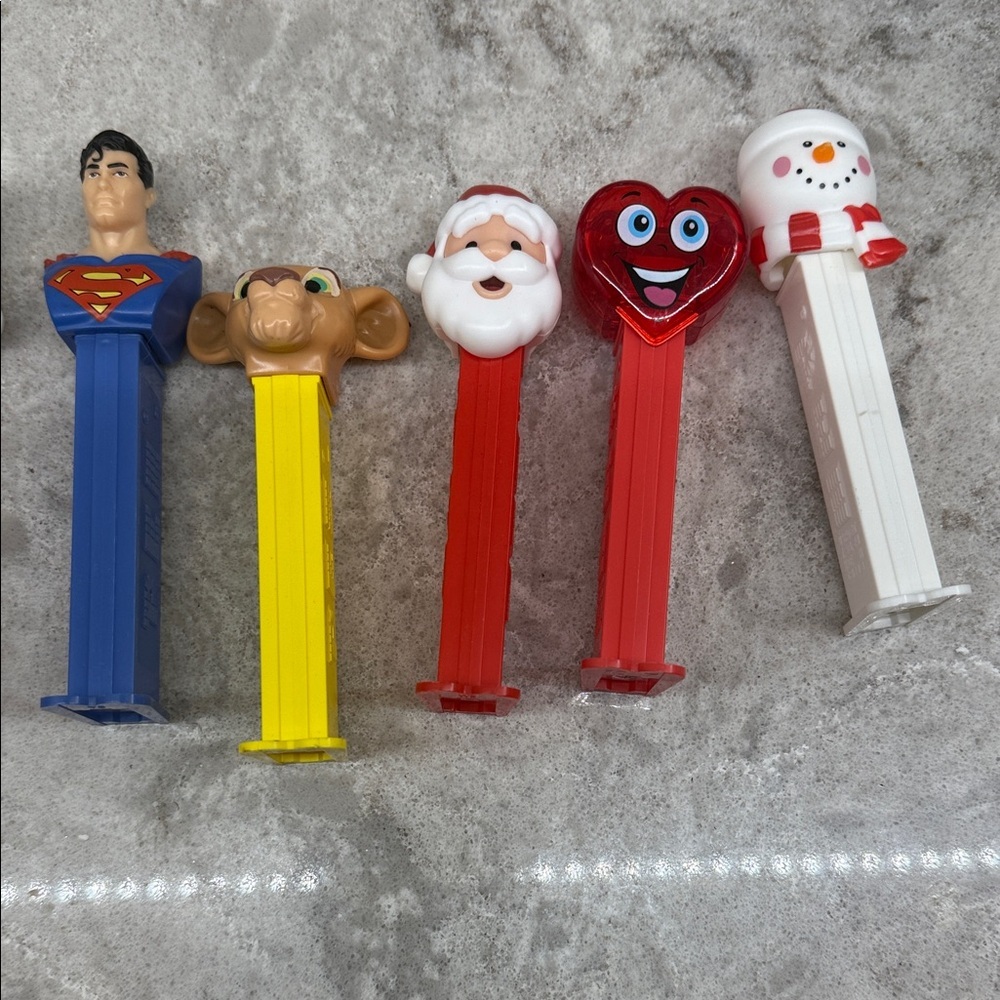18 PEZ dispensers mix of sealed loose Star Wars, Trolls, Santa, Superman, others - Picture 6 of 13